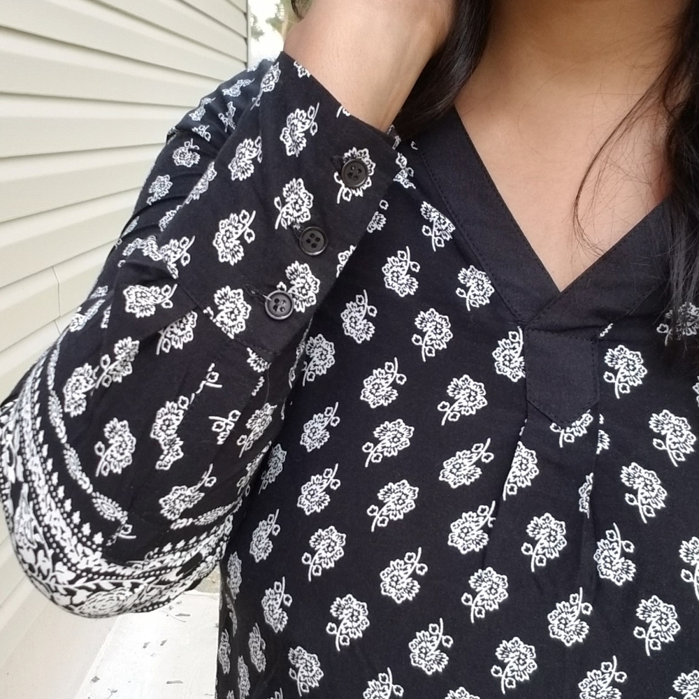 FREE TO BE ME FLORAL PRINT TOP - Picture 4 of 12